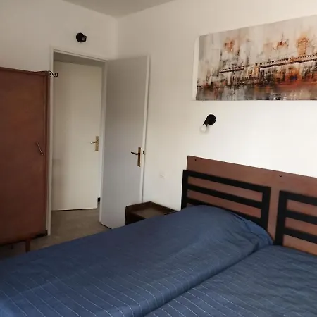 Daire Dans Securisee Avec Terrasse Vue Et Acces Direct Hyères